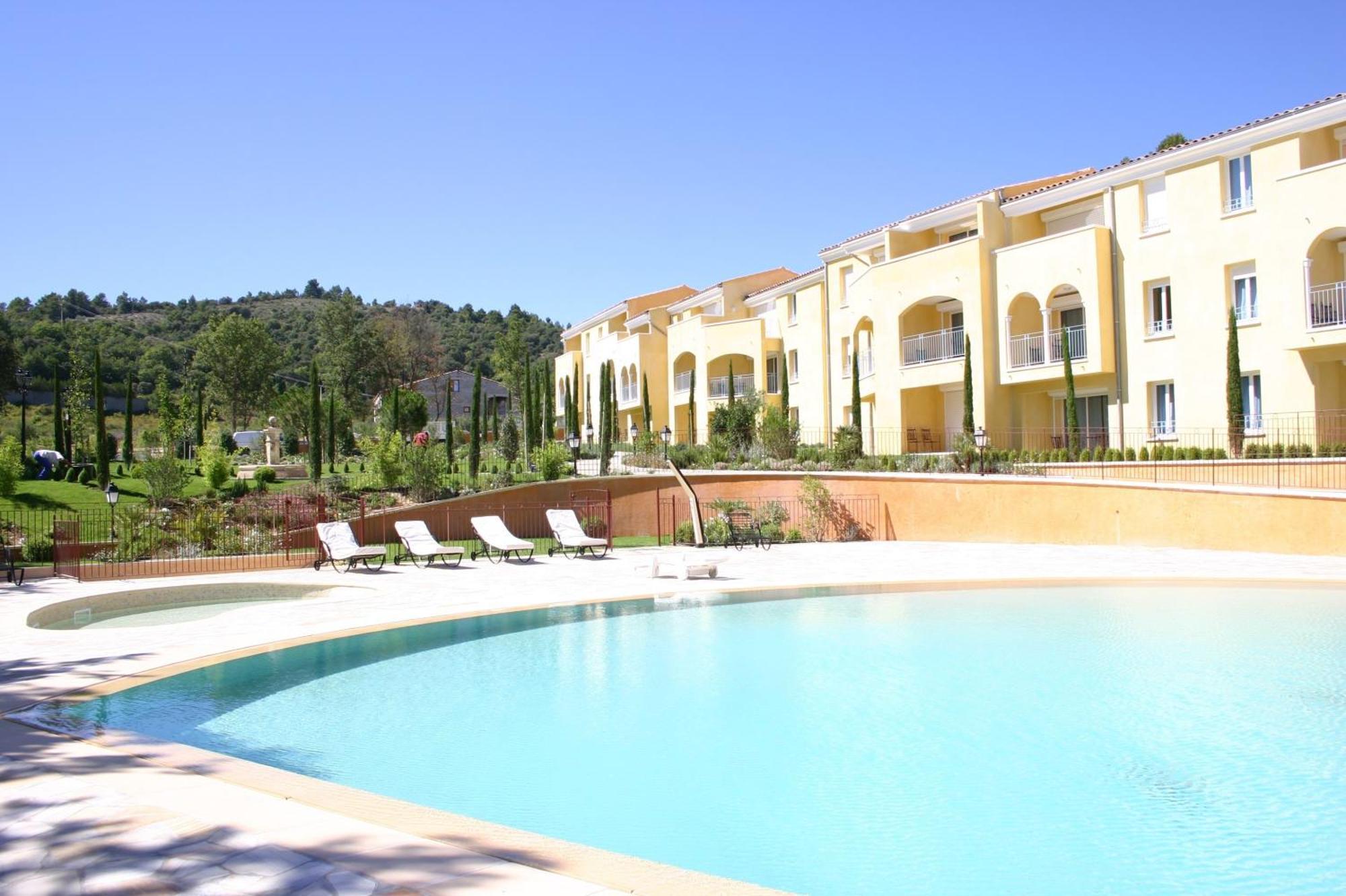 Residence Odalys La Licorne De Haute Provence Gréoux-les-Bains Екстериор снимка