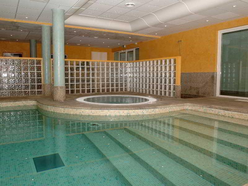 Residence Odalys La Licorne De Haute Provence Gréoux-les-Bains Екстериор снимка